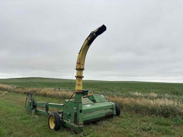 Image of John Deere 3960 equipment image 1