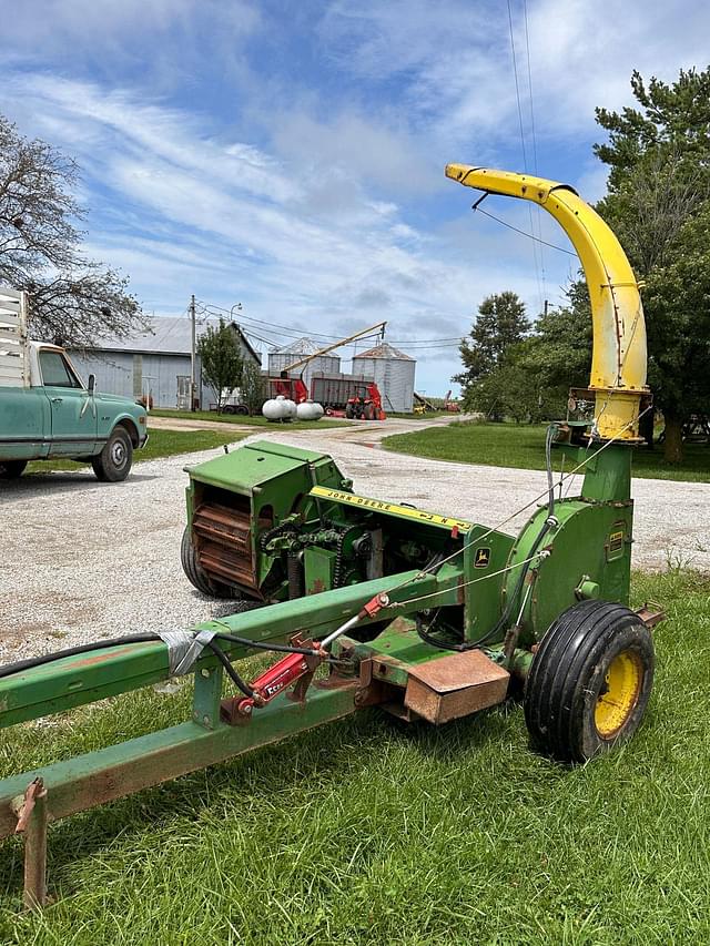 Image of John Deere 3960 equipment image 1