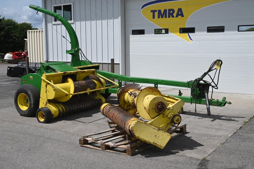 Image of John Deere 3960 Primary image