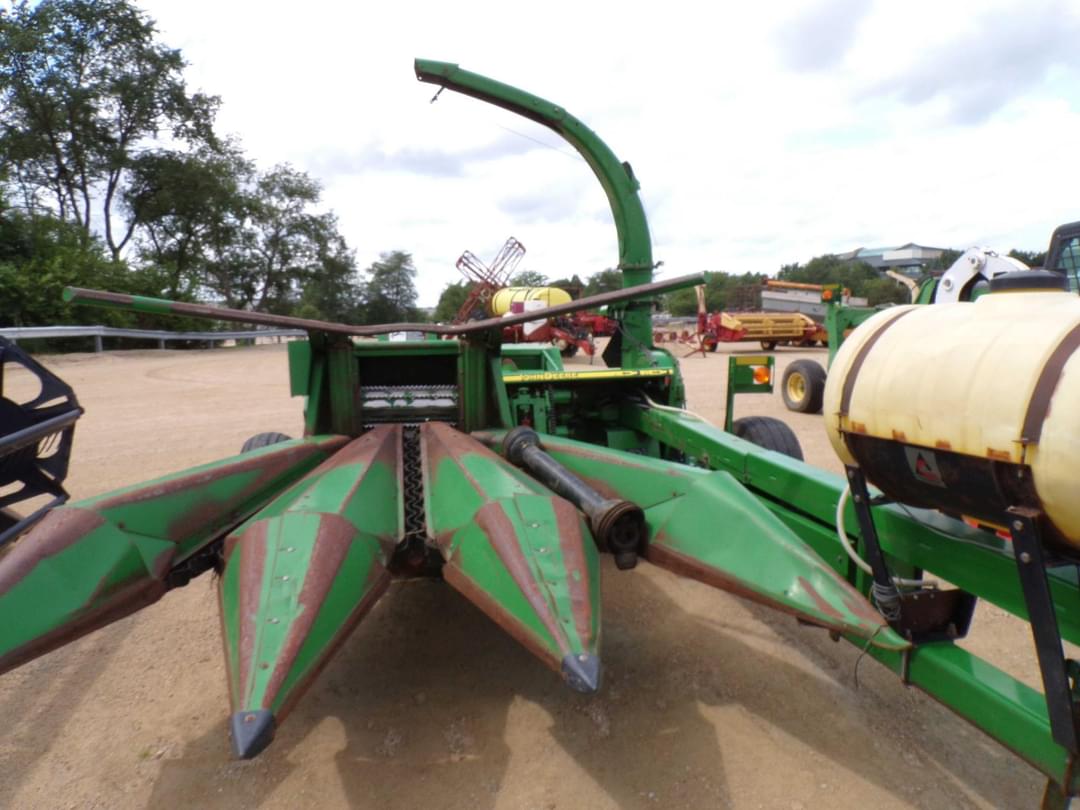 Image of John Deere 3975 Primary image