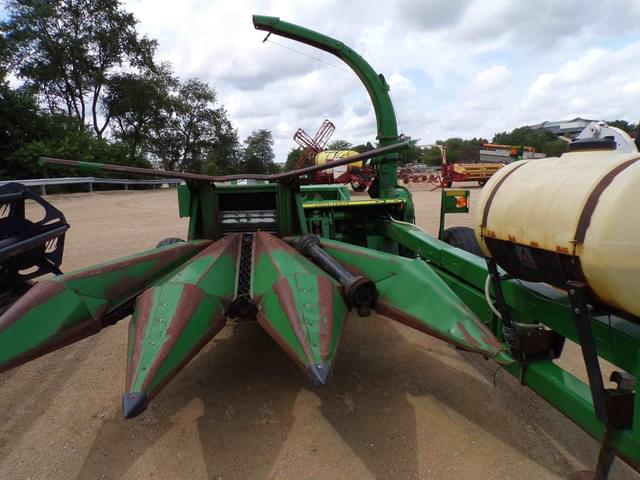 Image of John Deere 3975 equipment image 2