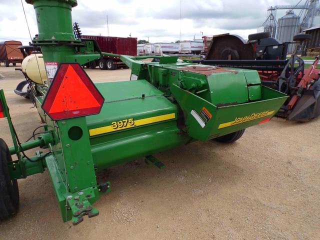 Image of John Deere 3975 equipment image 4