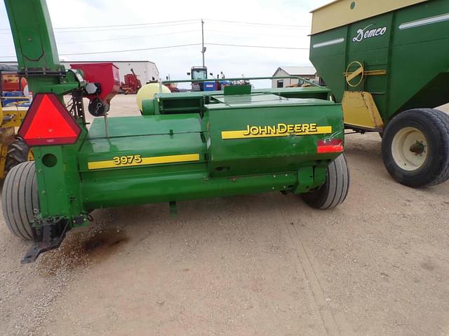 Image of John Deere 3975 equipment image 4