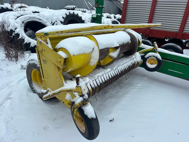 Image of John Deere 3975 equipment image 4