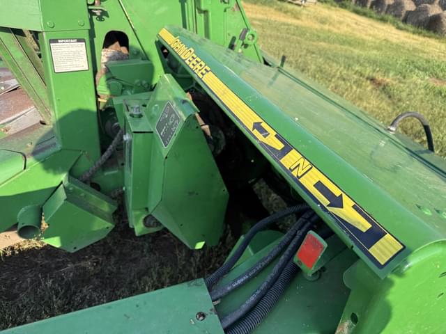 Image of John Deere 3975 equipment image 4