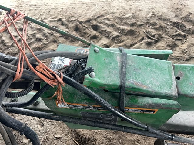 Image of John Deere 3975 equipment image 4