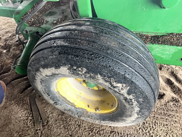 Image of John Deere 3975 equipment image 2