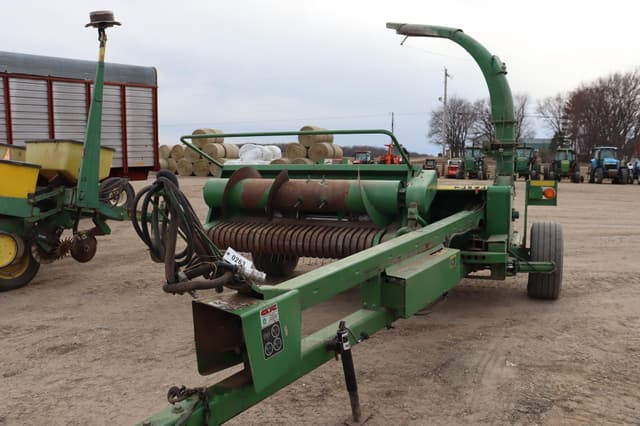 Image of John Deere 3975 equipment image 2