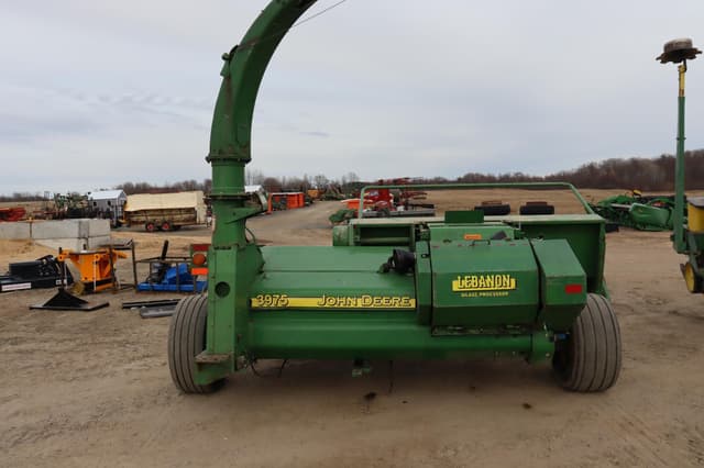 Image of John Deere 3975 equipment image 4