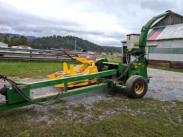 Image of John Deere 3975 equipment image 3