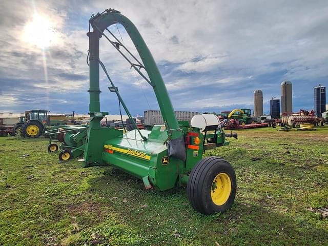 Image of John Deere 3975 equipment image 4