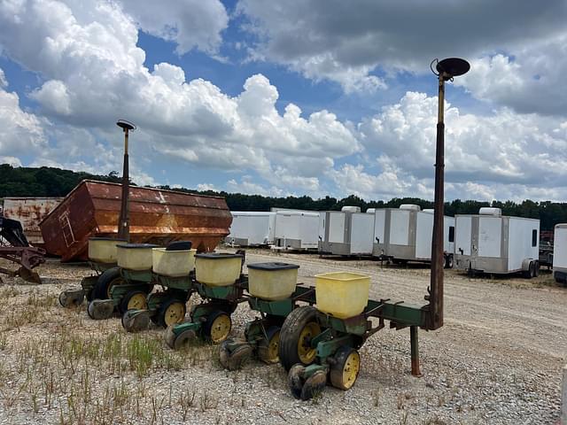 Image of John Deere 7100 equipment image 3