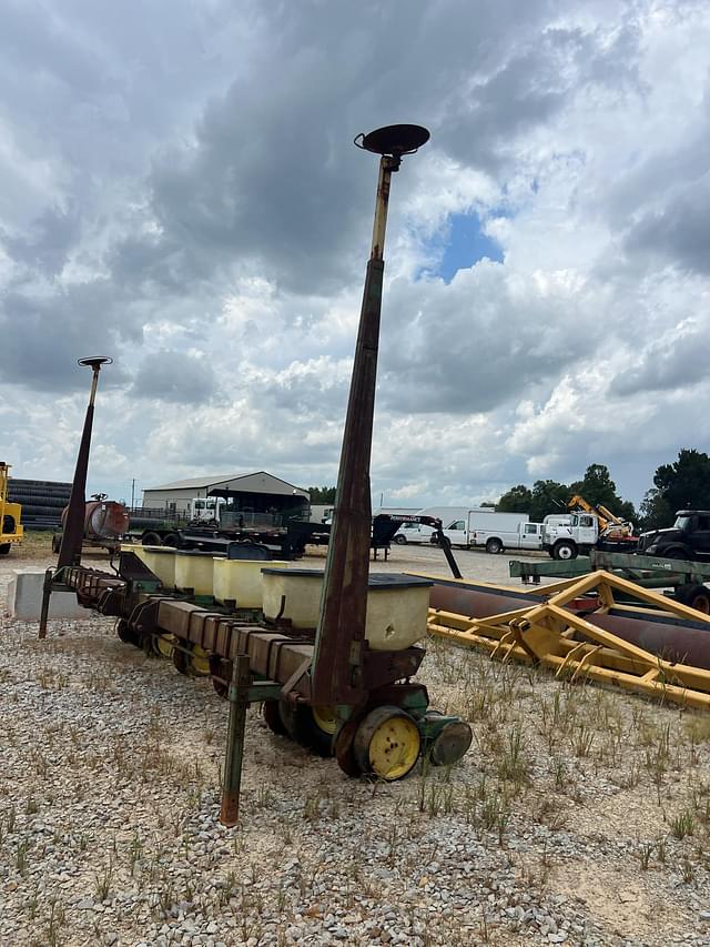 Image of John Deere 7100 equipment image 1