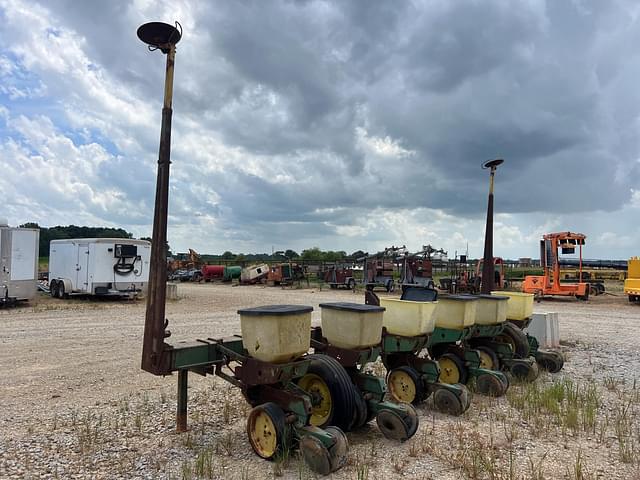 Image of John Deere 7100 equipment image 2