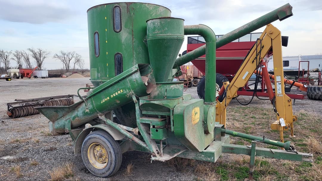 Image of John Deere 400 Image 1