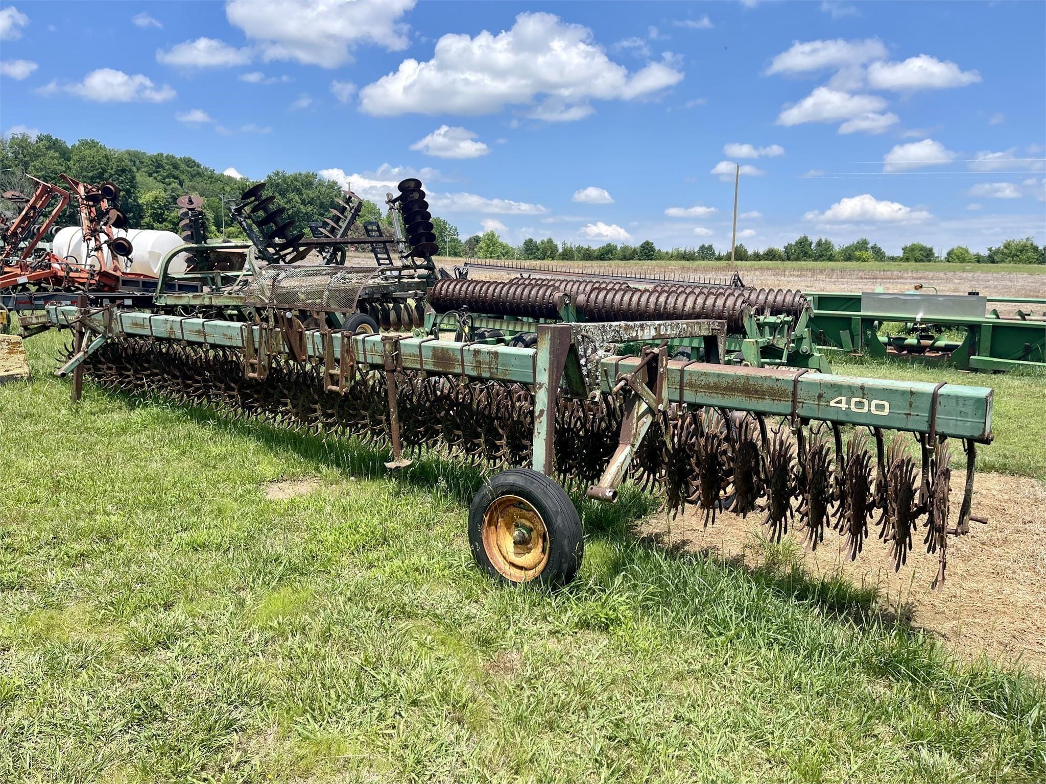John Deere 400 Equipment Image0