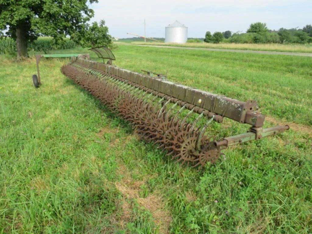 Image of John Deere 400 Image 0