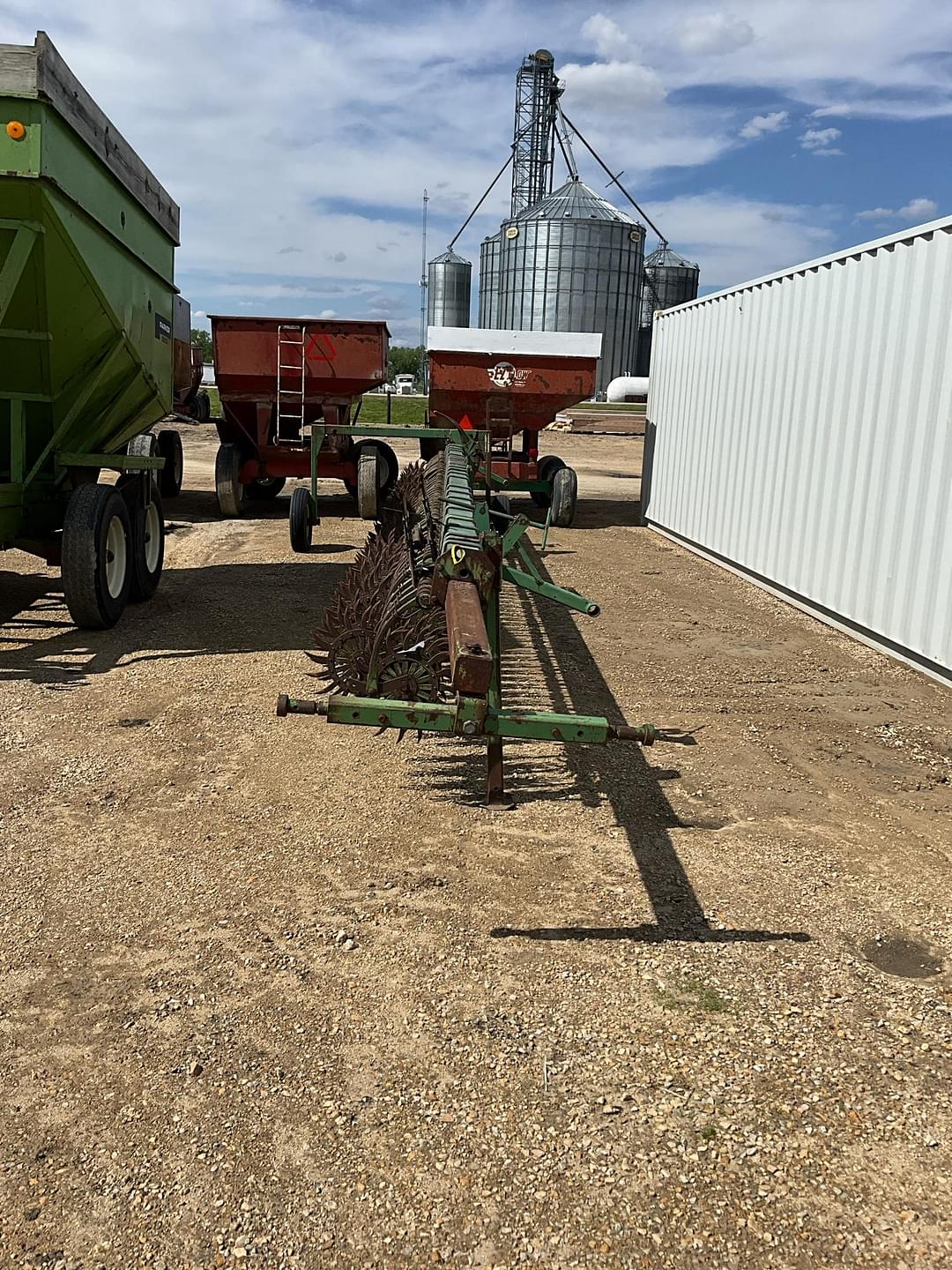 Image of John Deere 400 Image 0