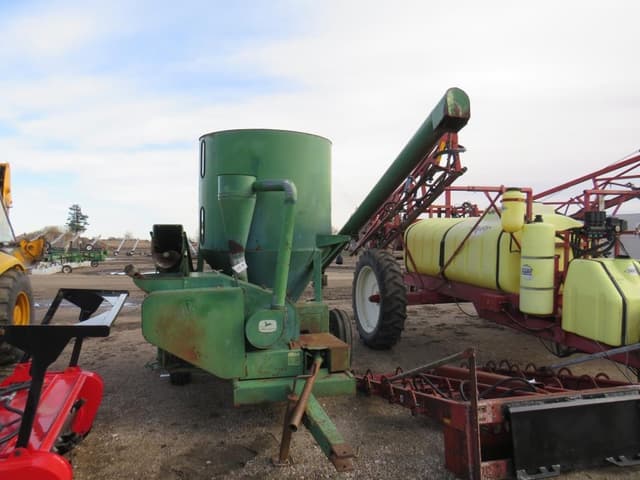 Image of John Deere 400 equipment image 1