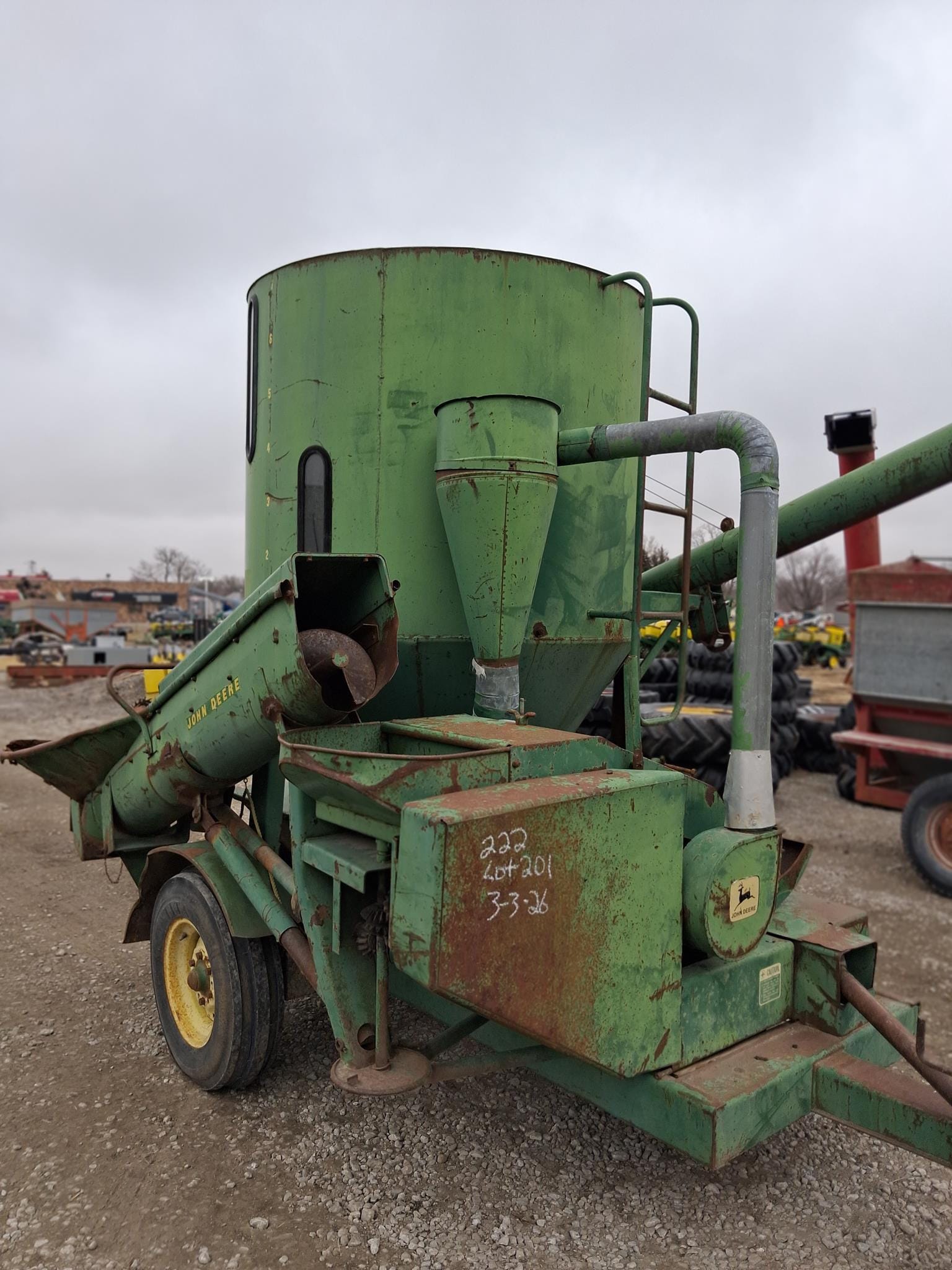 John Deere 400 Equipment Image0