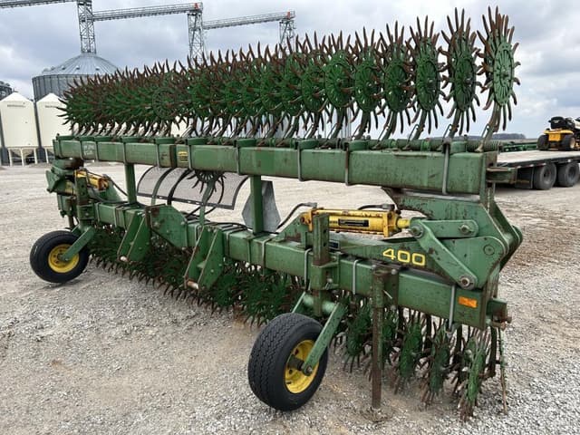 Image of John Deere 400 equipment image 2
