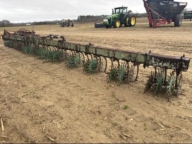 Image of John Deere 400 equipment image 1