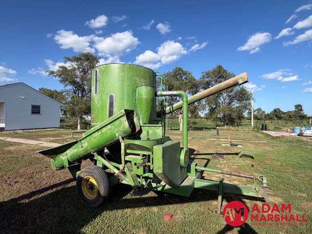 Image of John Deere 400 equipment image 1
