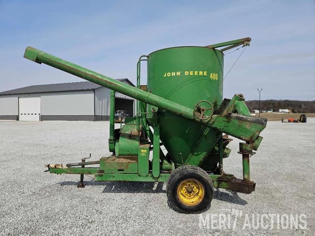 Image of John Deere 400 equipment image 1