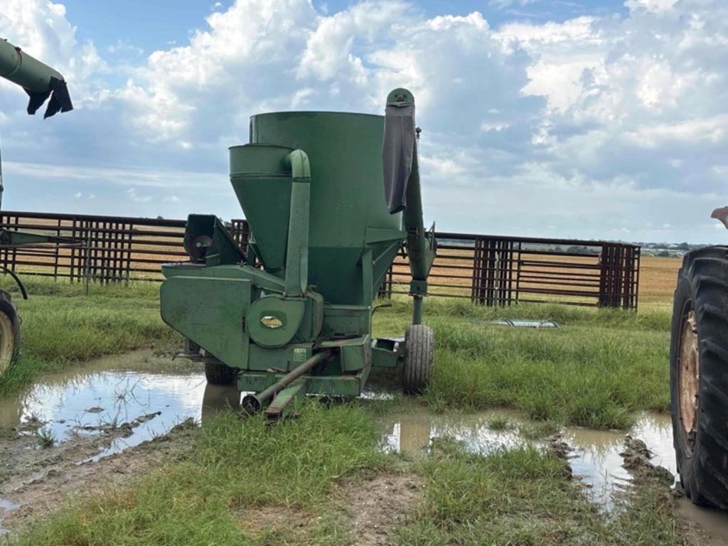 Image of John Deere 400 Primary image