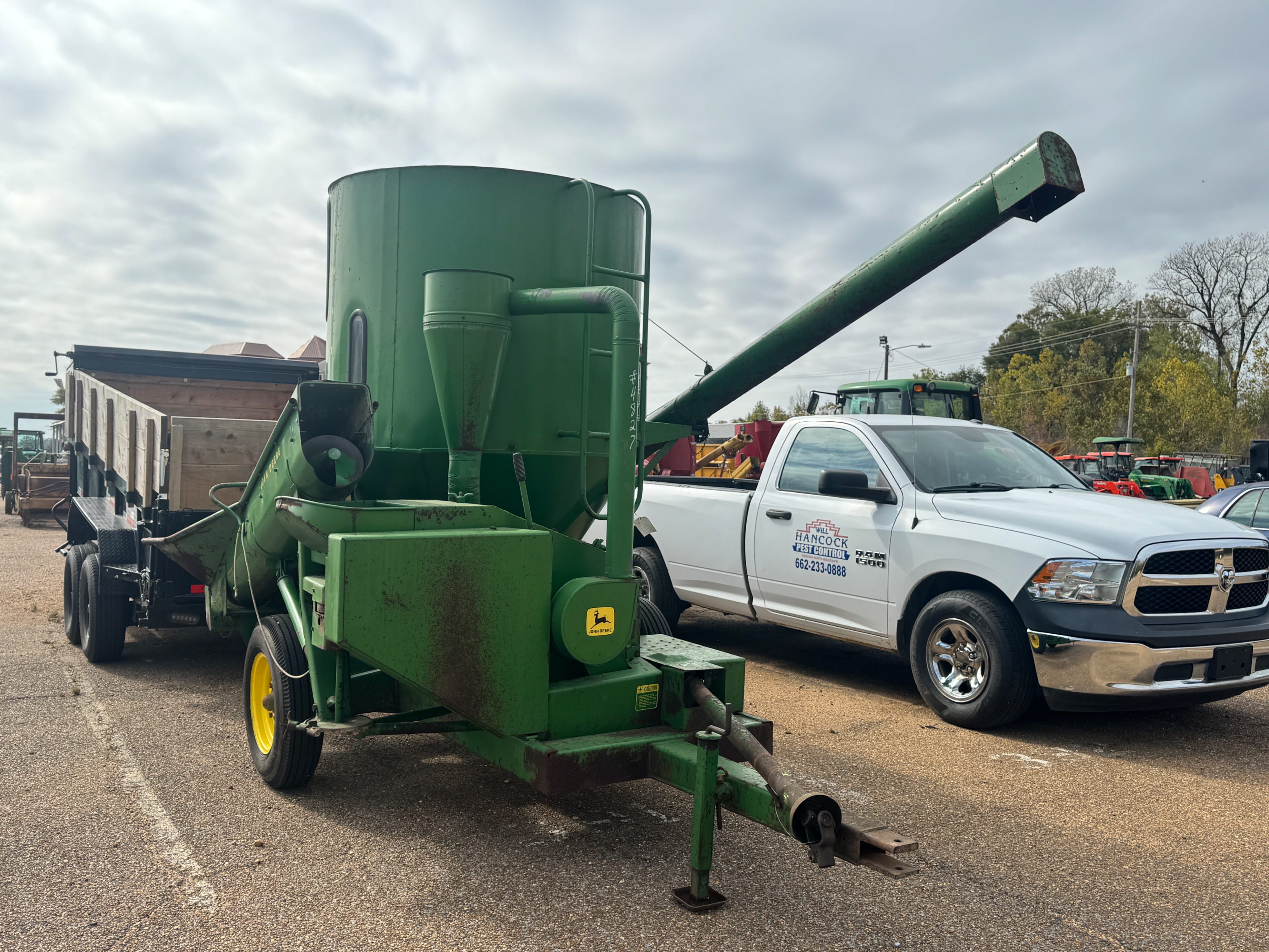 Main image John Deere 400