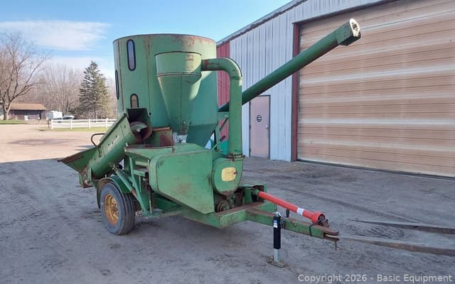 Image of John Deere 400 equipment image 1