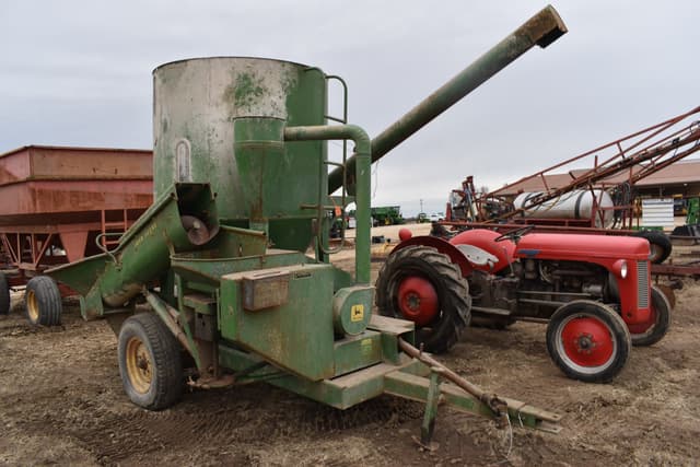 Image of John Deere 400 equipment image 2