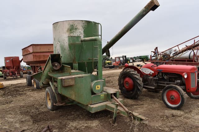 Image of John Deere 400 equipment image 1