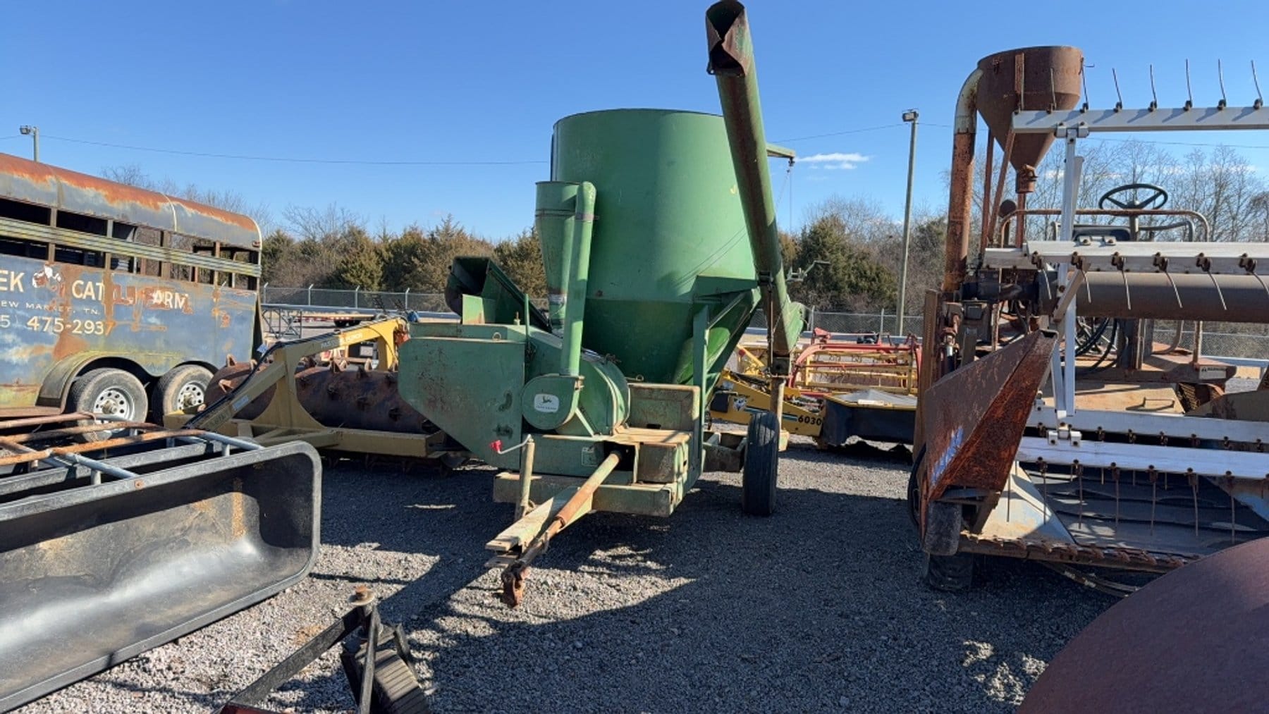 John Deere 400 Equipment Image0