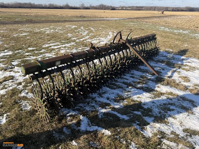 Image of John Deere 400 equipment image 1