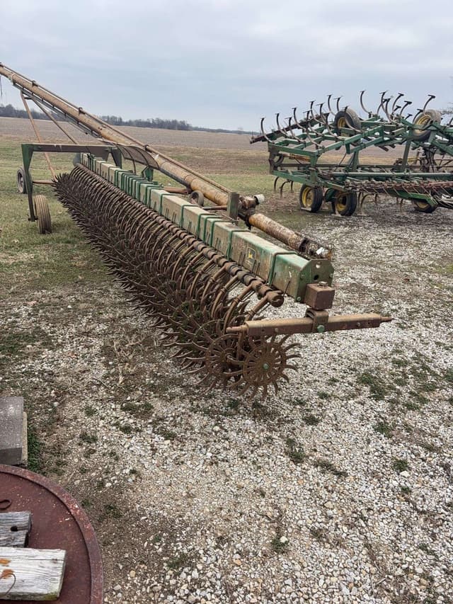 Image of John Deere 400 equipment image 1