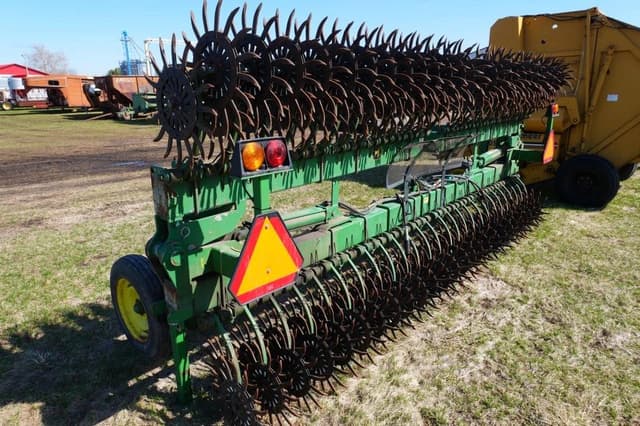 Image of John Deere 400 equipment image 3