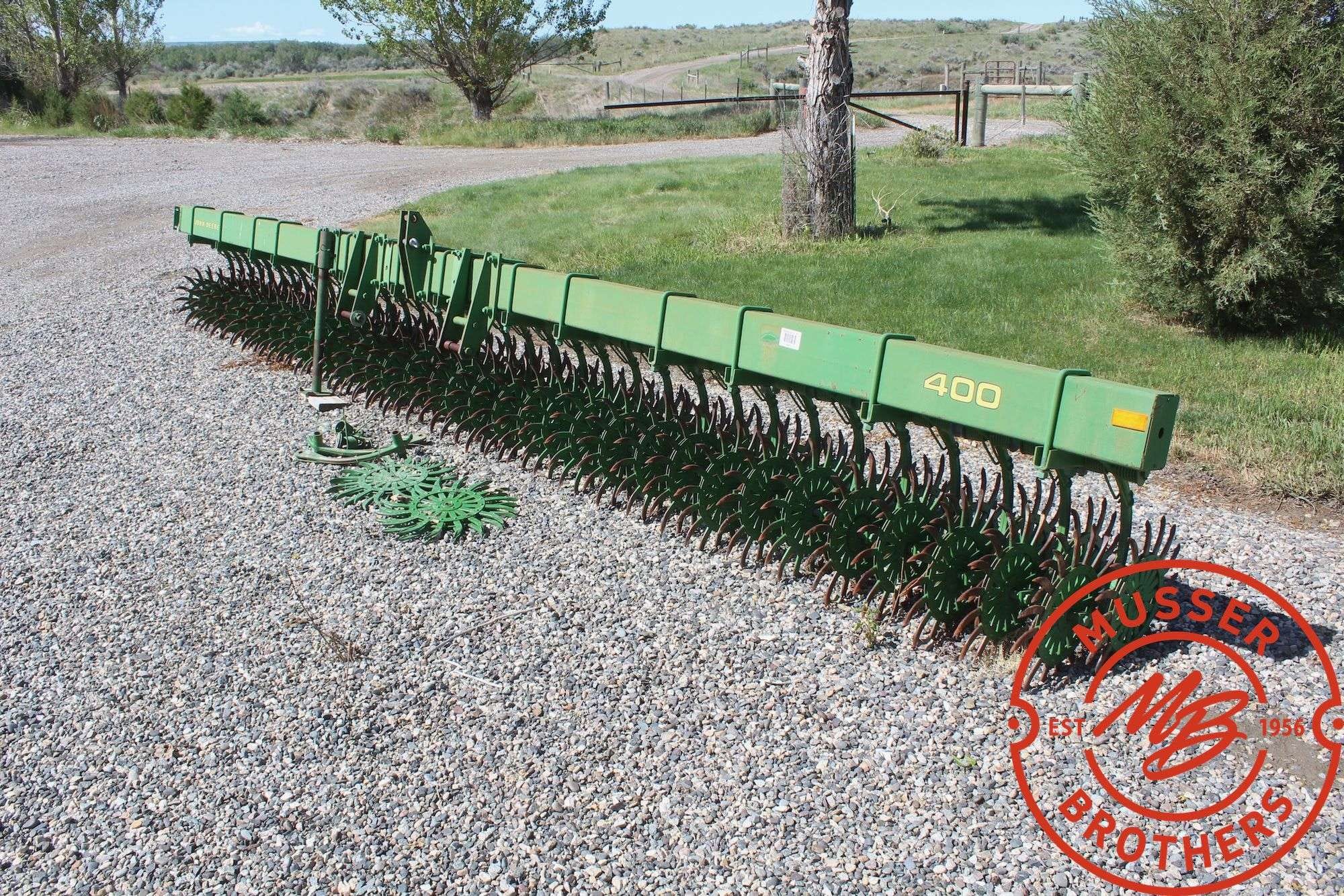 John Deere 400 Equipment Image0