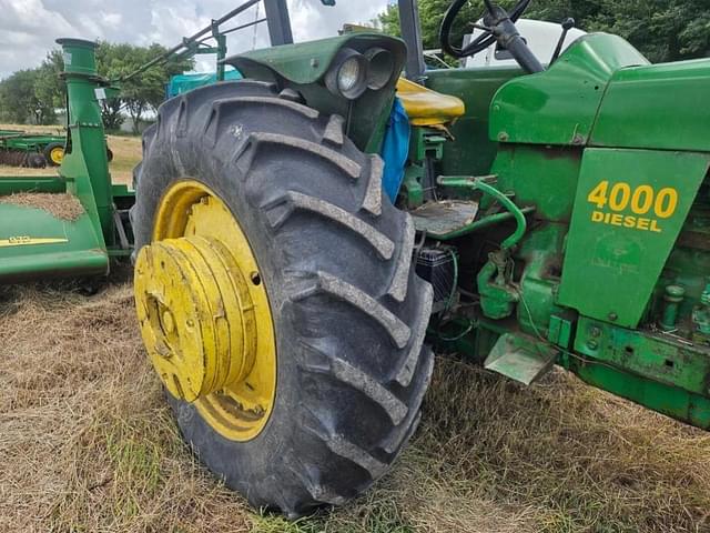 Image of John Deere 4000 equipment image 4