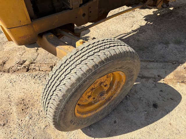 Image of John Deere 401 equipment image 4
