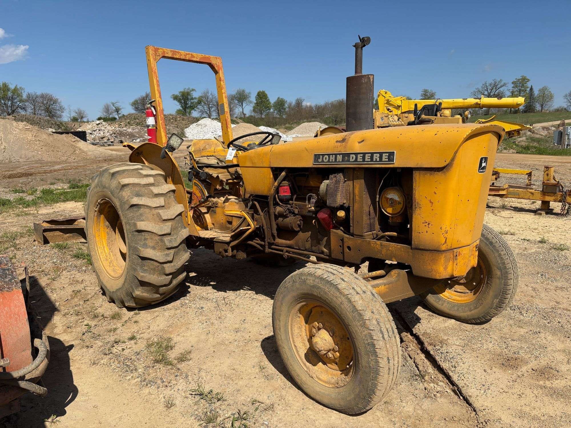 John Deere 401 Equipment Image0
