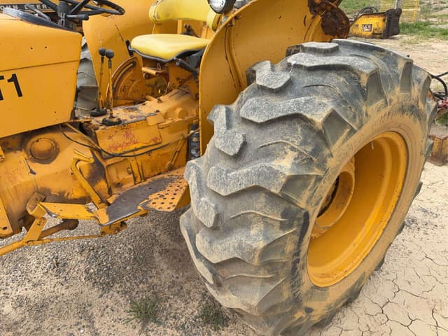 Image of John Deere 401 equipment image 2