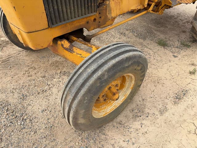 Image of John Deere 401 equipment image 1