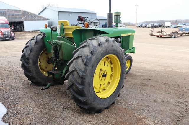 Image of John Deere 4010 equipment image 4