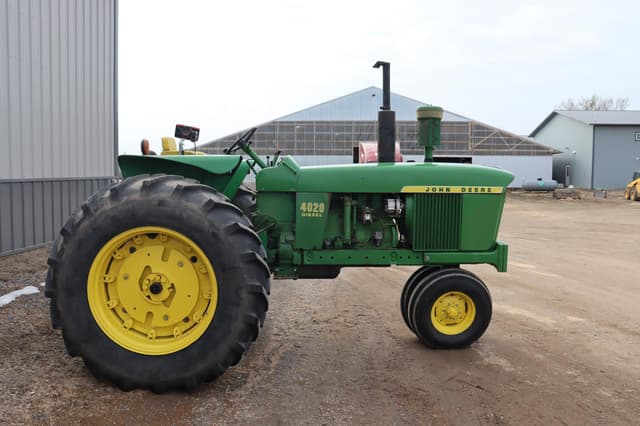 Image of John Deere 4010 equipment image 3