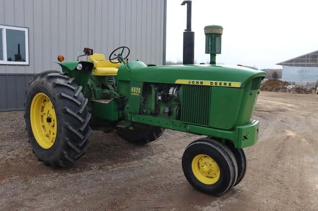 Image of John Deere 4010 equipment image 2