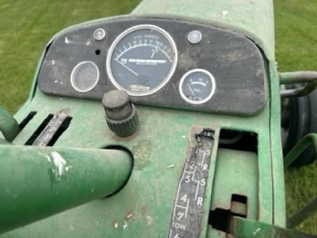 Image of John Deere 4010 equipment image 3