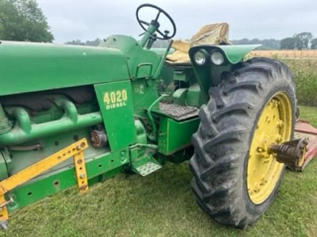 Image of John Deere 4010 equipment image 2