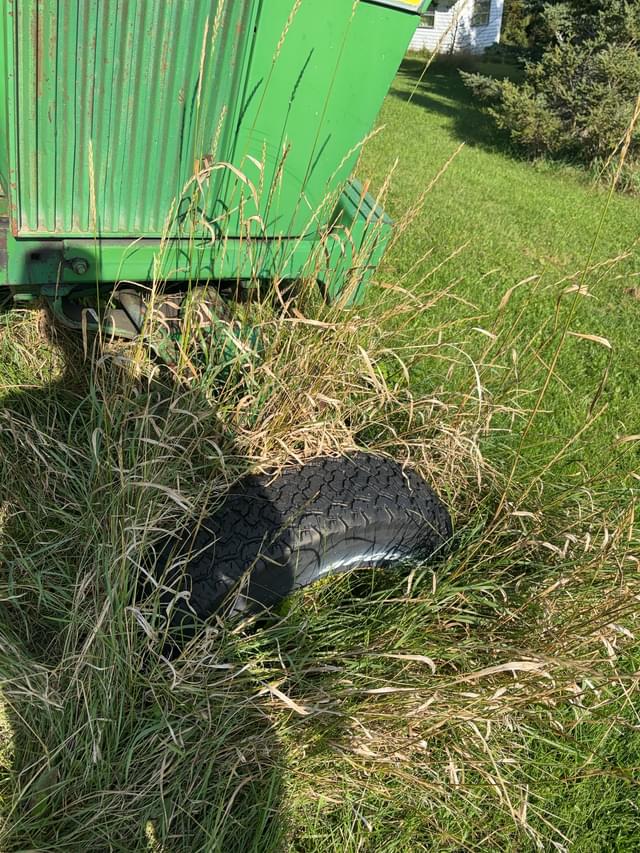 Image of John Deere 4010 equipment image 3