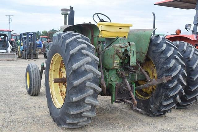 Image of John Deere 4010 equipment image 1